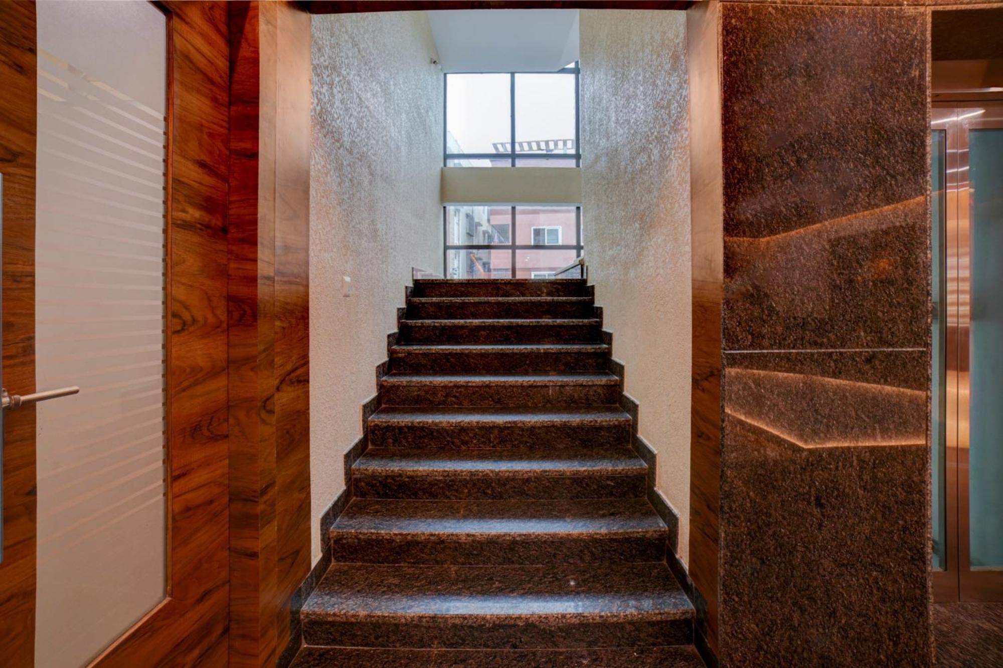 Townhouse Oak Ess Jay Hotel
